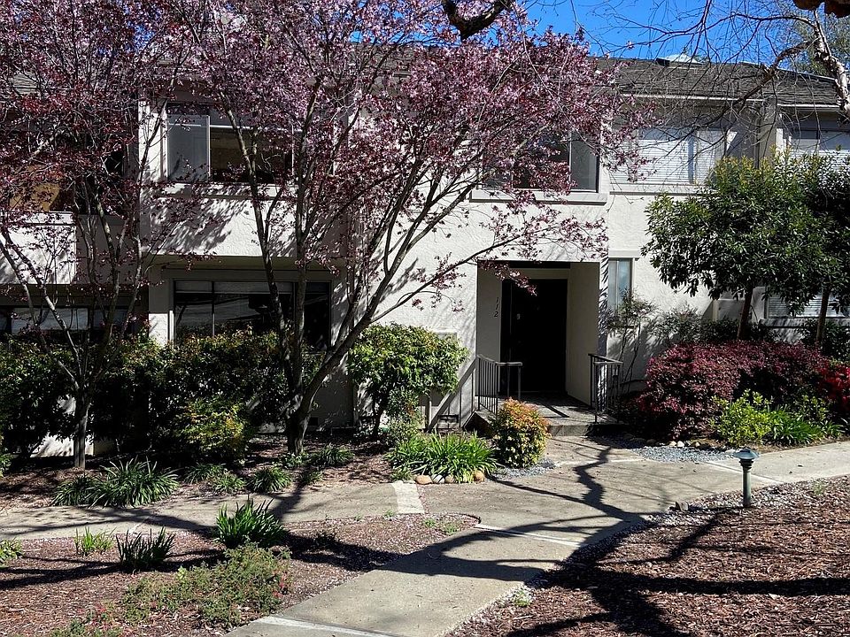 1st image of 112 Sand Hill Cir