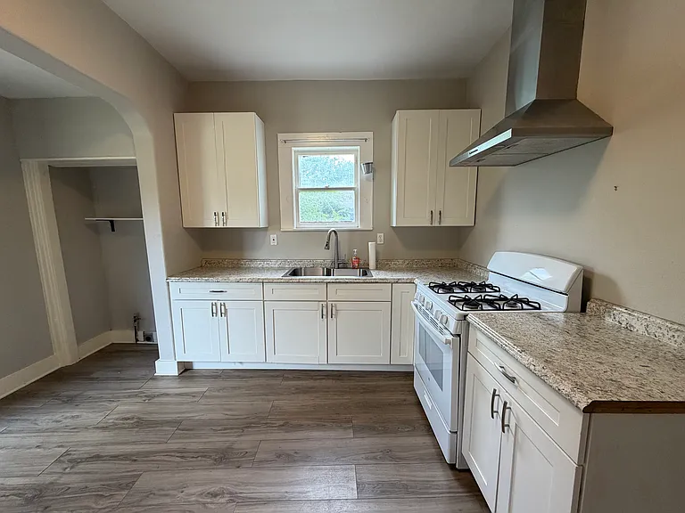 232 Regina St #1 — Photo 8