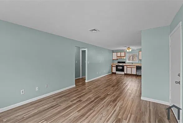 5455 N Main St #13E — Photo 2
