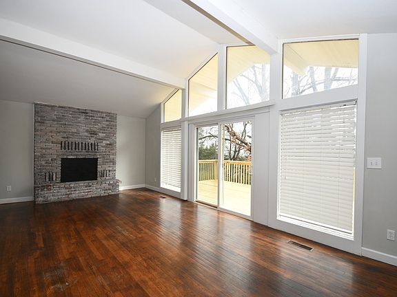 2nd image of 4934 Montcrest Dr