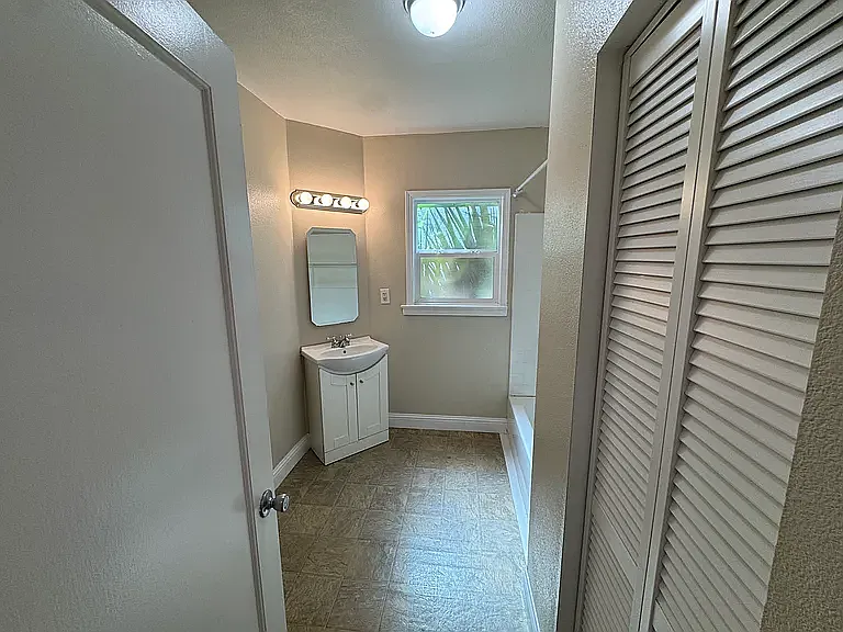 337 E Weldon Ave — Photo 30