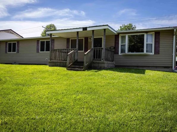 335 W 15th St, Horton, KS 66439