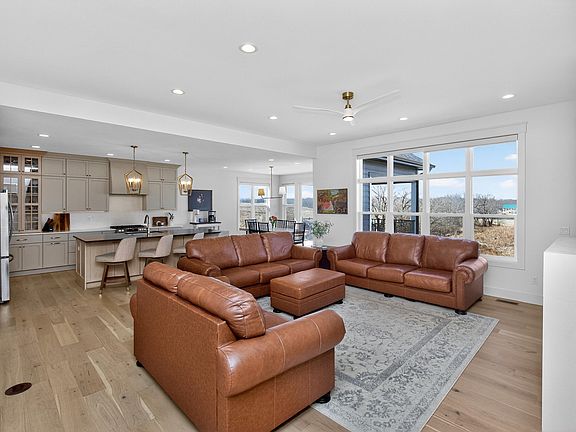 3rd image of 50133 Prairie Point Ct
