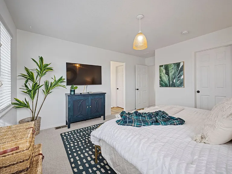 5597 Carmon Dr — Photo 8