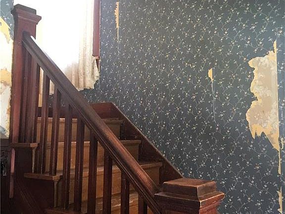 5th image of 616 N Market Ave