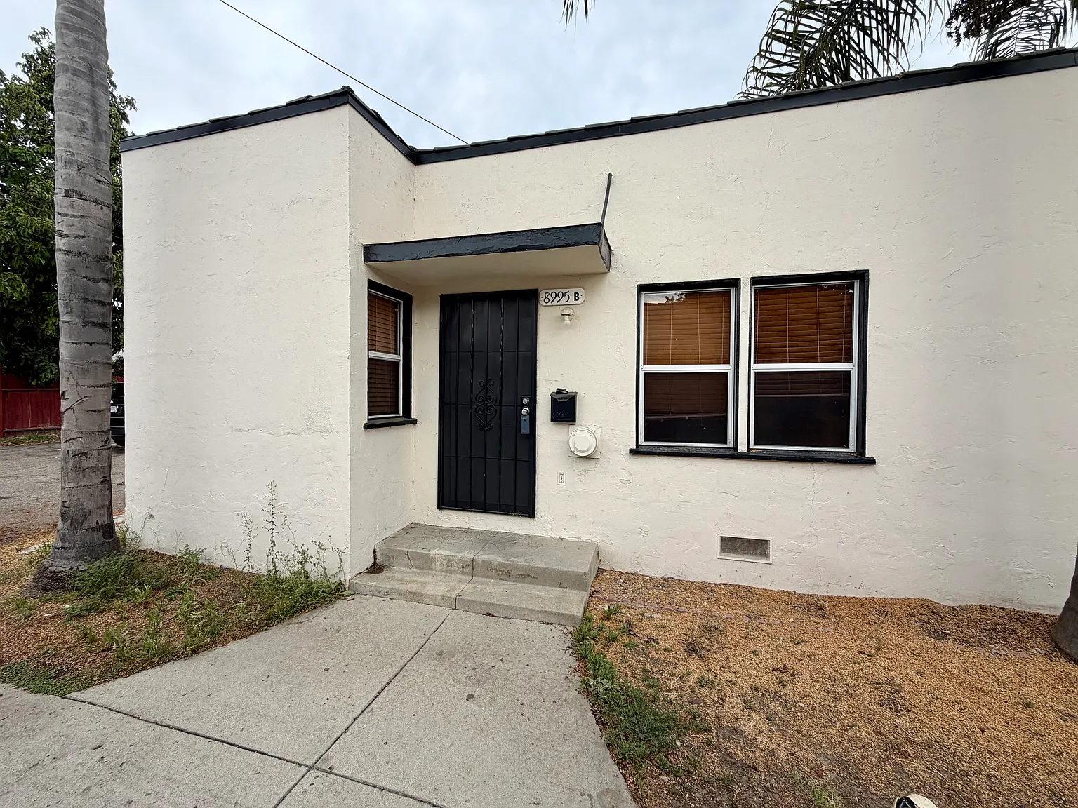 2 bed, 600 sqft, $2,300 — Photo 1