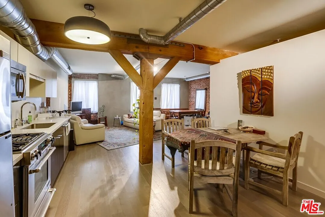 Building Photo - 527 Molino St #310