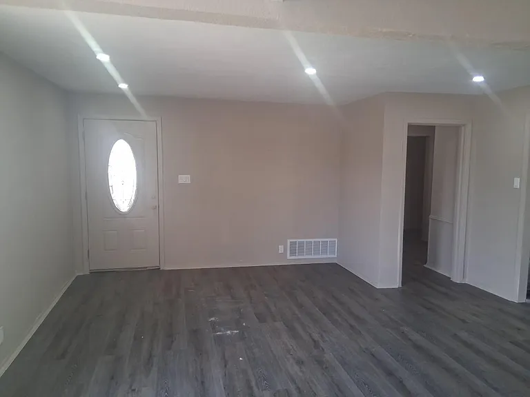 1402 Wood St — Photo 10