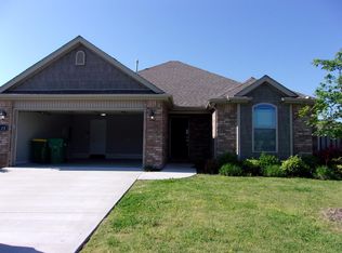 220 Cisterna Dr, Centerton, AR 72719