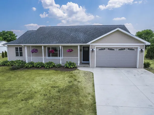 S10370 Old Bluff Trl, Sauk City, WI 53583