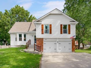 1504 E Wells Fargo Dr, Olathe, KS 66062