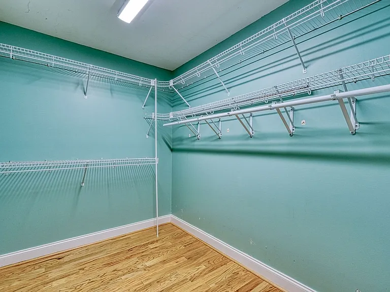 210 Rivermill Ct — Photo 19