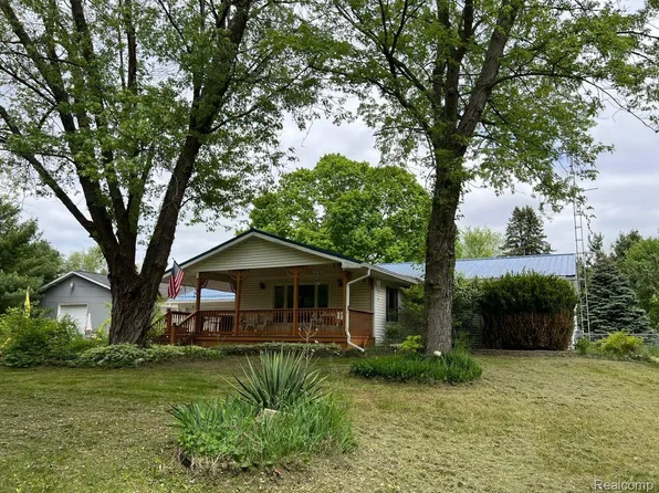 73 S Lake George Rd, Attica, MI 48412