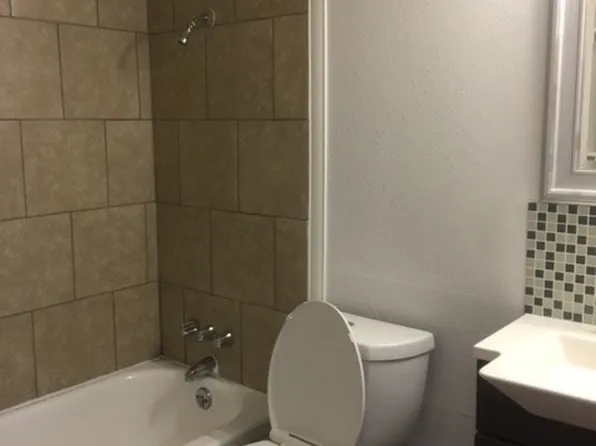 4810 S Lancaster Rd, Dallas, TX