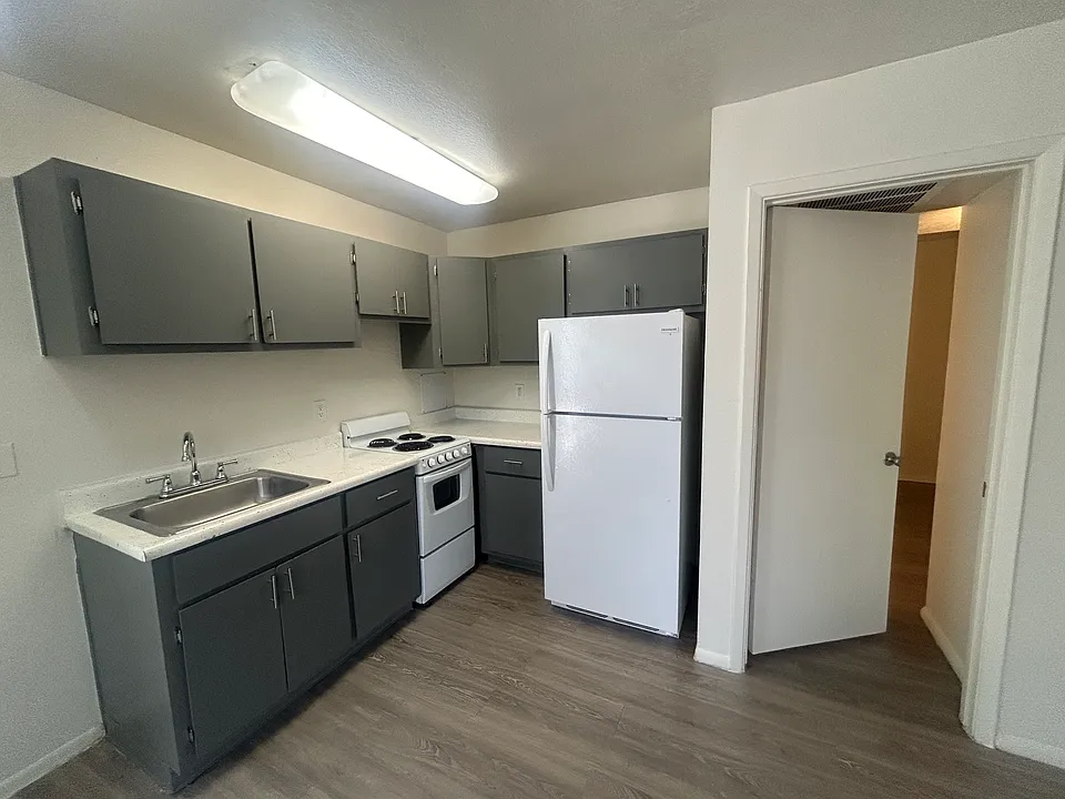 The Grove Apartments