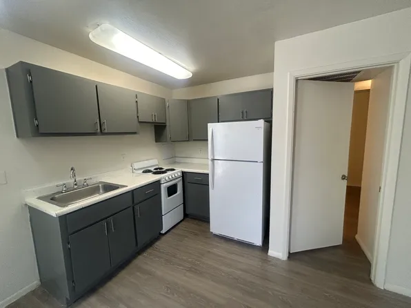 The Grove Apartments, 438 E Prince Rd #0c5b190fc, Tucson, AZ 85705