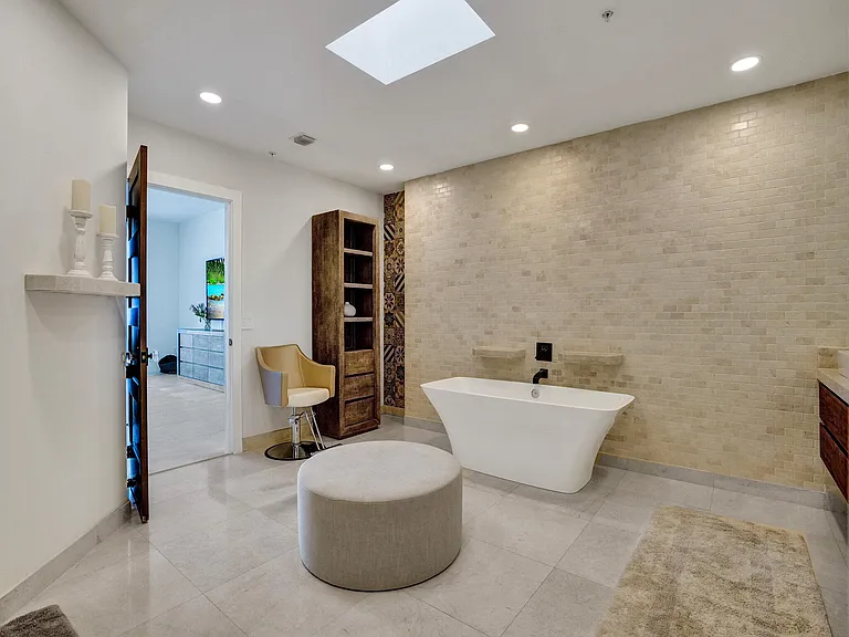 17301 Biscayne Blvd — Photo 47