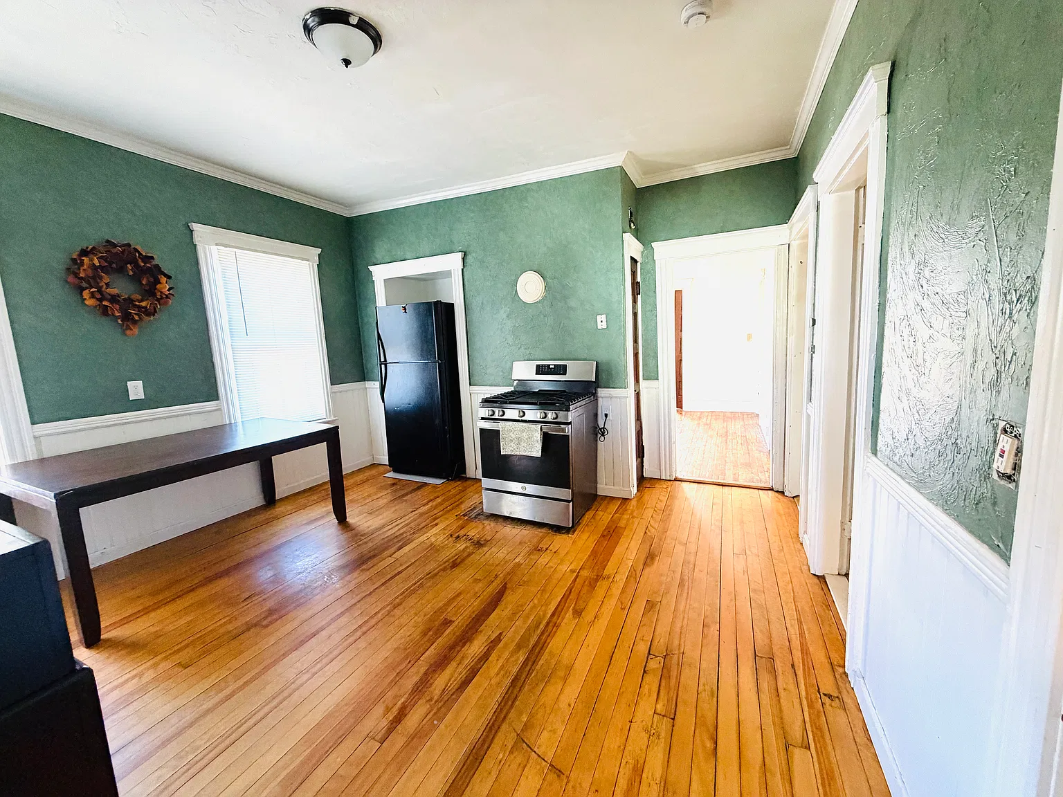 3 bed, 1300 sqft, $1,950 — Photo 2