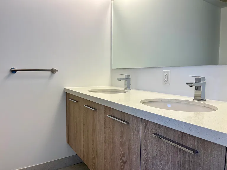 1000 99th St #3 — Photo 17