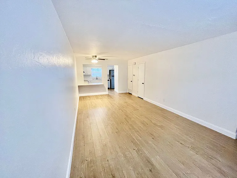 2 Bedroom/1 Bathroom Move-in Ready Townhome w\ 1 Month Free Rent!! — Photo 18