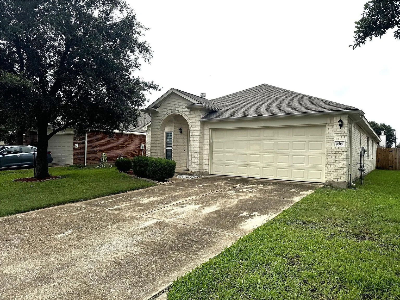4 bed, 2.0 bath, 1867 sqft, $1,950 — Photo 2