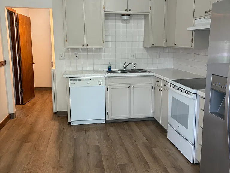 1127 S Gay Dr — Photo 2