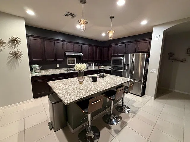4 bed, 2.5 bath, 1935 sqft, $2,300 — Photo 3
