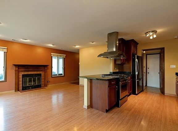 4th image of 1360 Barclay Ln #1360