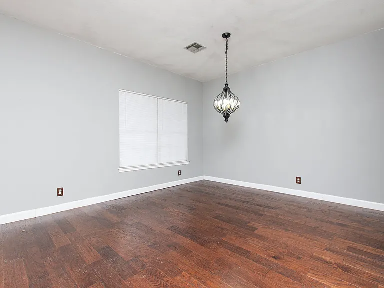 3003 Oakwood Dr — Photo 5