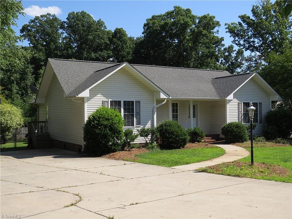 1st image of 2103 Richardson Dr
