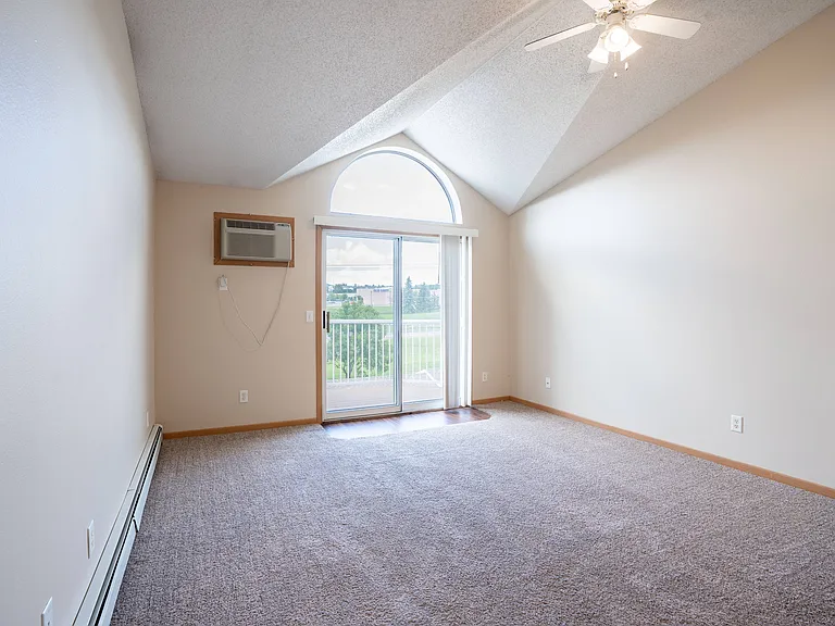 Bismarck, ND Sierra Ridge Apartments |32C | Living