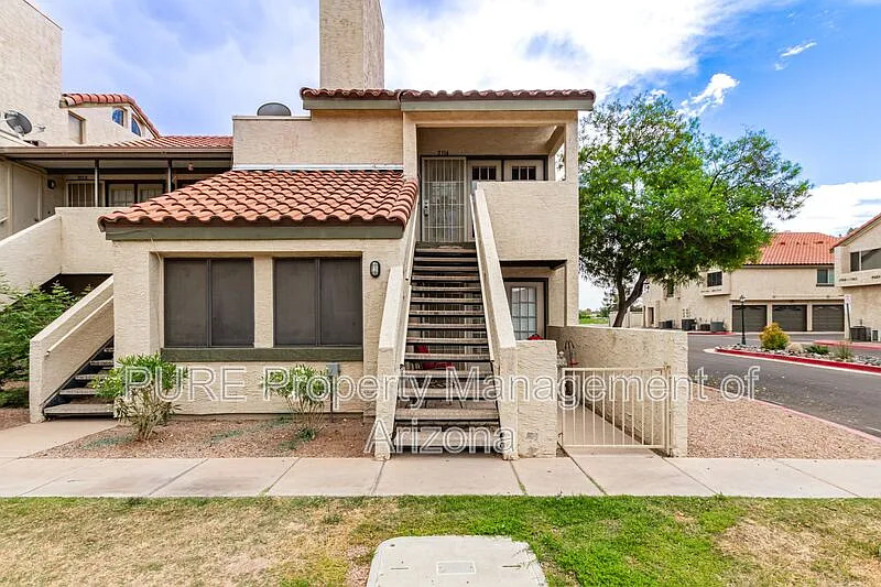 2 bed, 2.0 bath, 981 sqft, $1,475 — Photo 2