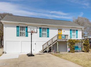 8504 Reed Dr, Emerald Isle, NC 28594