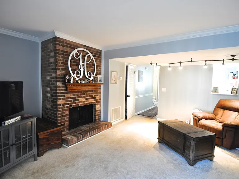 3707 Heathrow Dr — Photo 1