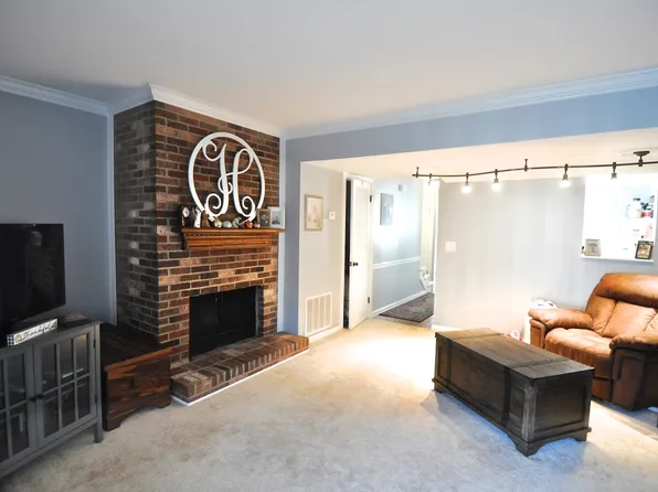 3707 Heathrow Dr, Winston Salem, NC 27127