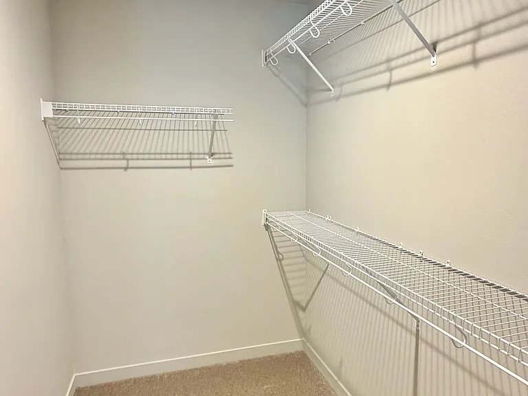 Walk-in closet 1