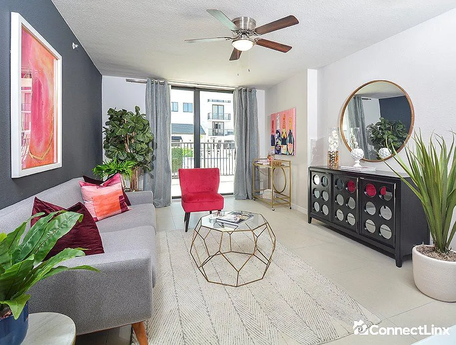 10520 Northwest 78th Street — Photo 3