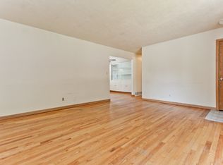 3907 Falbrook Dr NE, Cedar Rapids, IA 52402