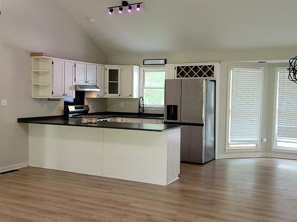 21 Market Cir