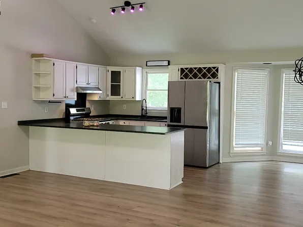 21 Market Cir, Sharpsburg, GA 30277
