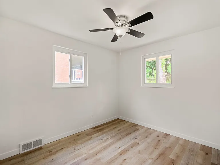 414 Elwood Dr — Photo 16