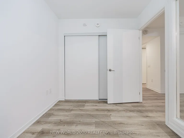 101 Roehampton Ave #2002 — Photo 14