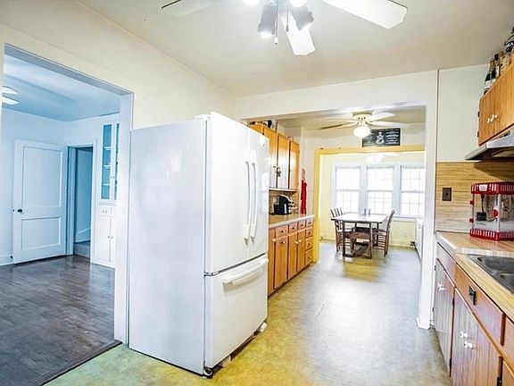 5th image of 311 W Adams St