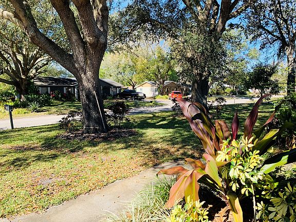 4th image of 326 Lasolona Ave