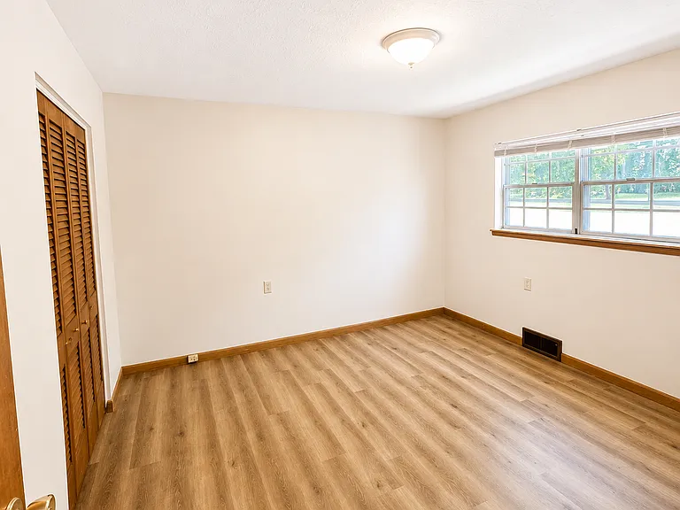 172 Macon Ave #4 — Photo 12