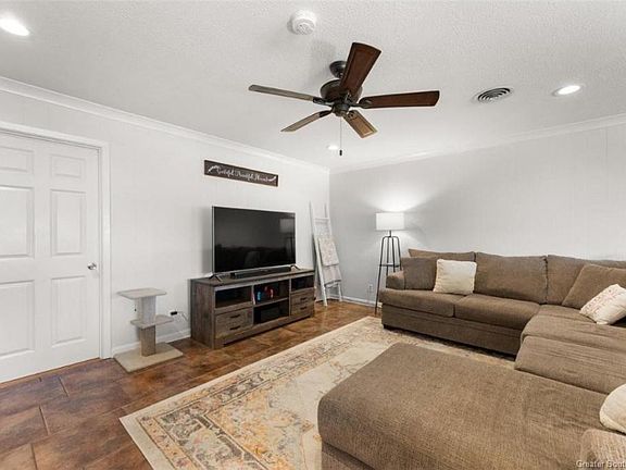 4th image of 416 Dewald Ln