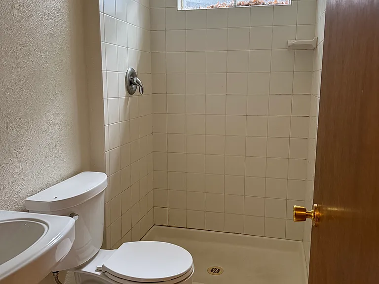 4445 Ludlow St — Photo 9