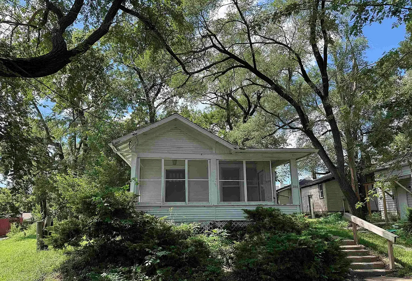 2015 N Central — Photo 1