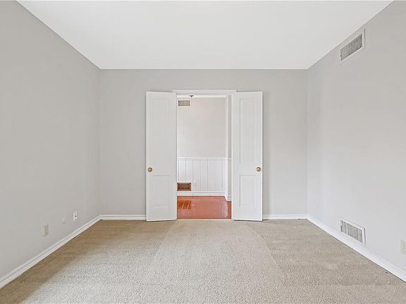 4th image of 1300 Park Ln