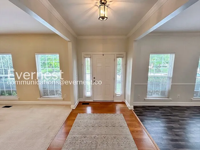 4 bed, 2.5 bath, 3051 sqft, $2,925 — Photo 3